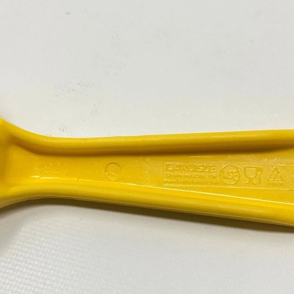 Carlisle 4921 & 4923 1 oz 30ml Yellow Short Handle Portion Spoon Lot of 2